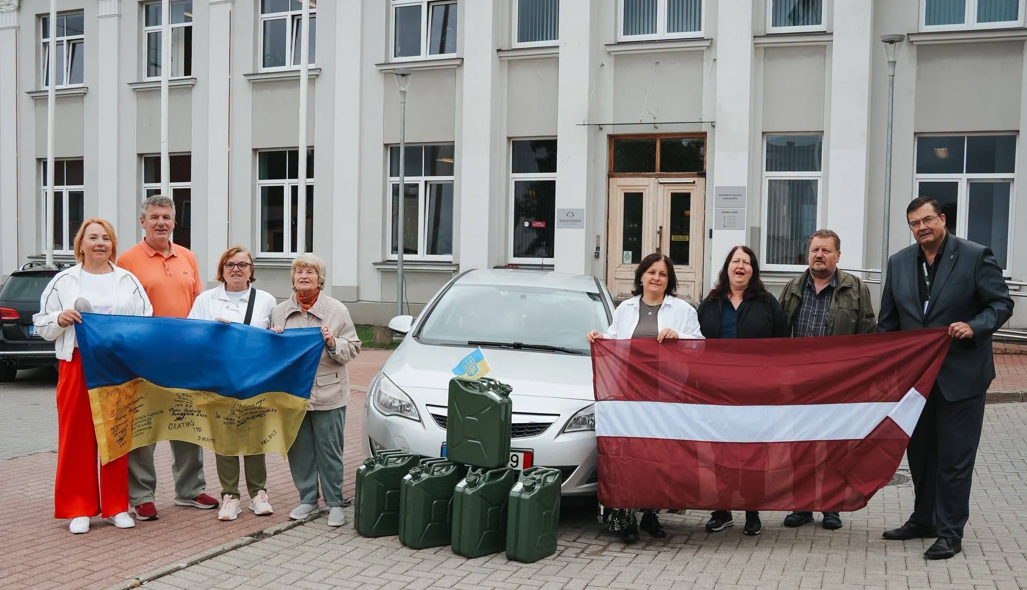 Асоціація малих міст України спільно з латвійськими партнерами передала гуманітарну допомогу для українських військових