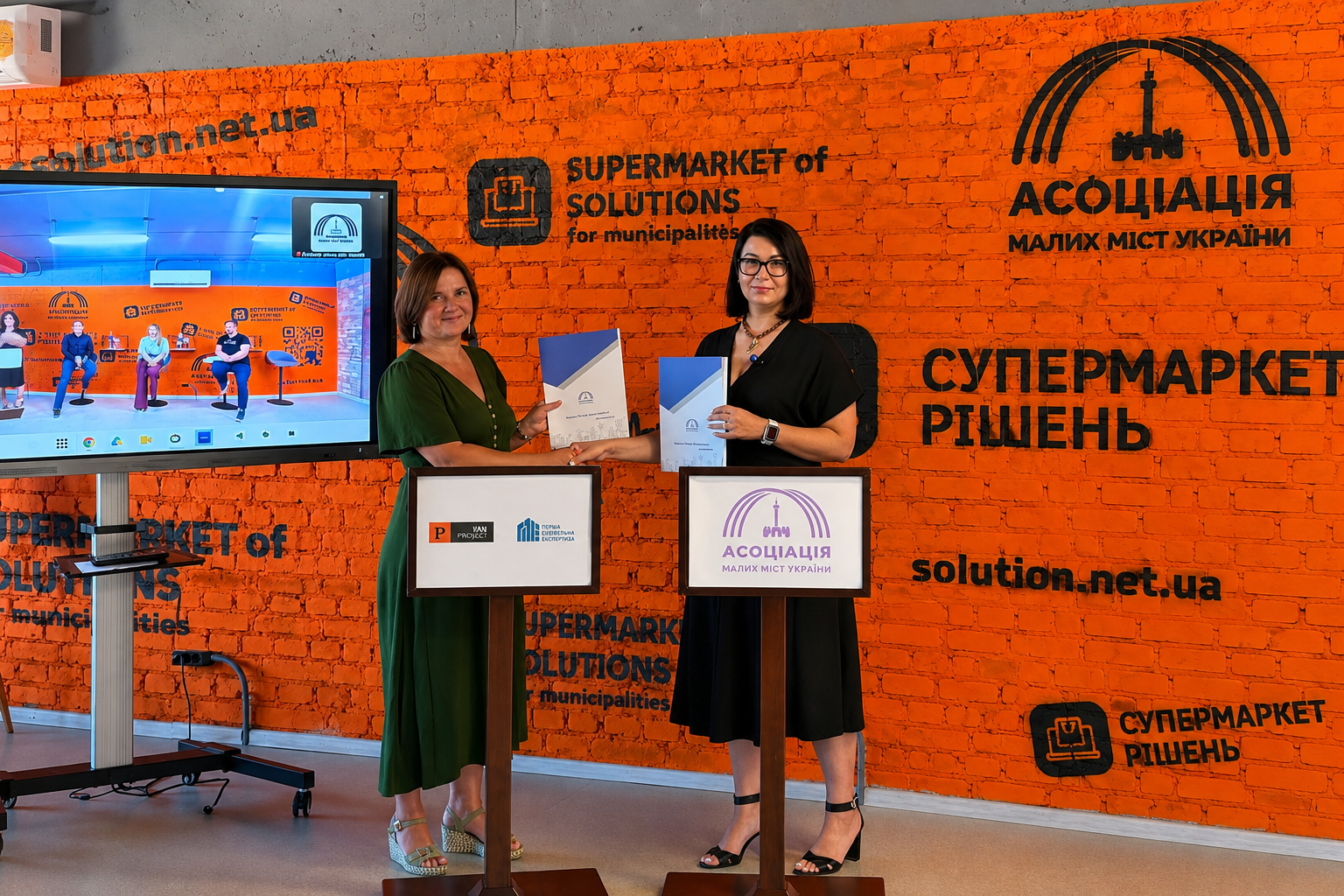 У Супермаркеті Рішень для громад відкрили Службу Підтримки секції «Відбудова»